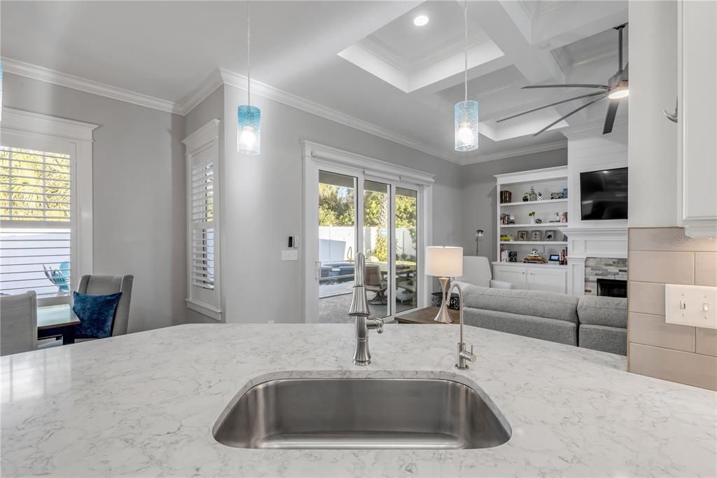 En Venta: $1,300,000 (4 camas, 2 baños, 2440 Pies cuadrados)