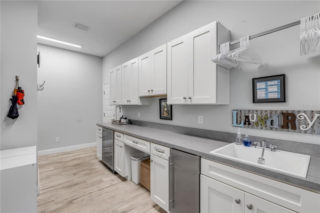 En Venta: $1,300,000 (4 camas, 2 baños, 2440 Pies cuadrados)