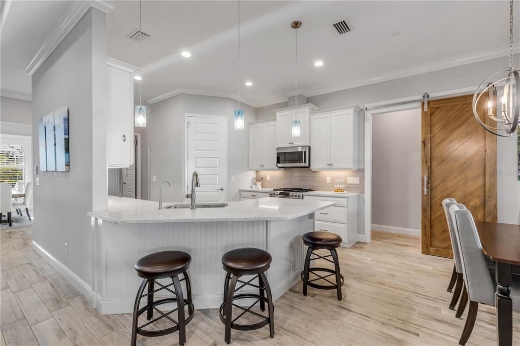 En Venta: $1,300,000 (4 camas, 2 baños, 2440 Pies cuadrados)