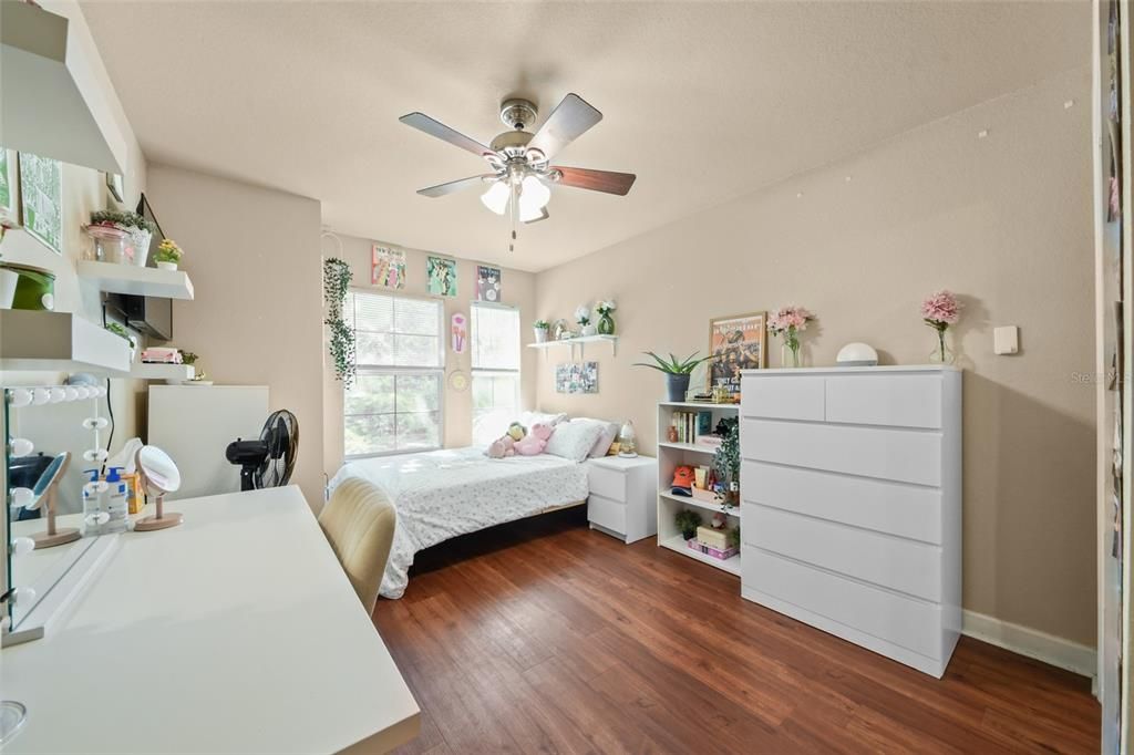 Activo con contrato: $355,000 (4 camas, 4 baños, 1444 Pies cuadrados)