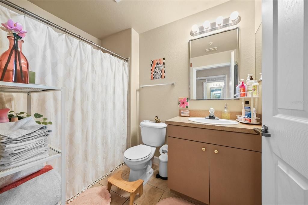 Activo con contrato: $355,000 (4 camas, 4 baños, 1444 Pies cuadrados)