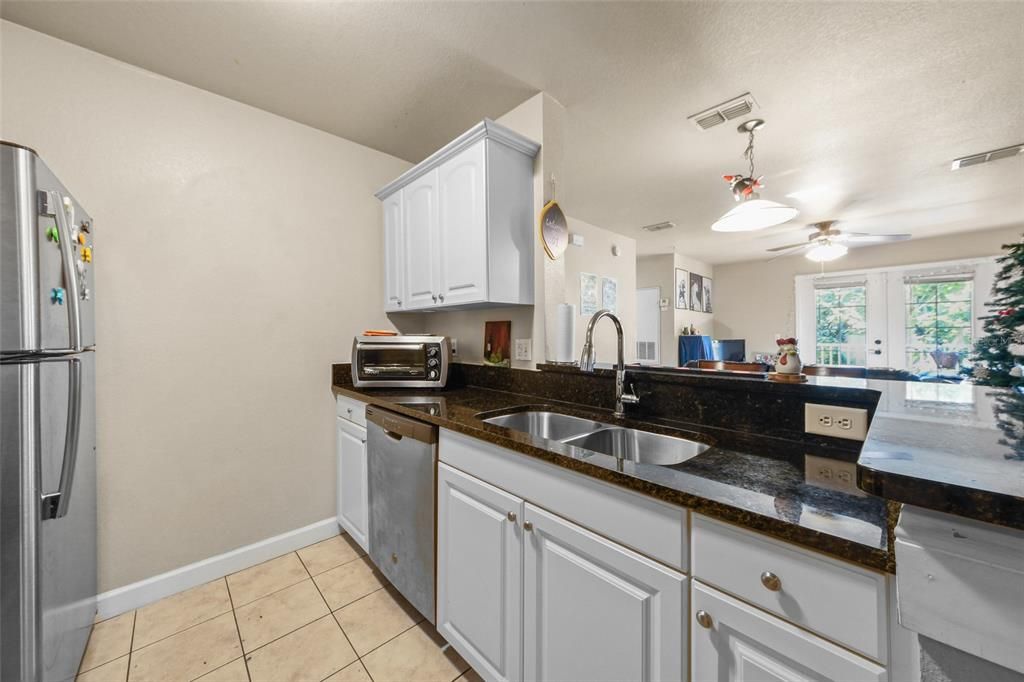 Activo con contrato: $355,000 (4 camas, 4 baños, 1444 Pies cuadrados)