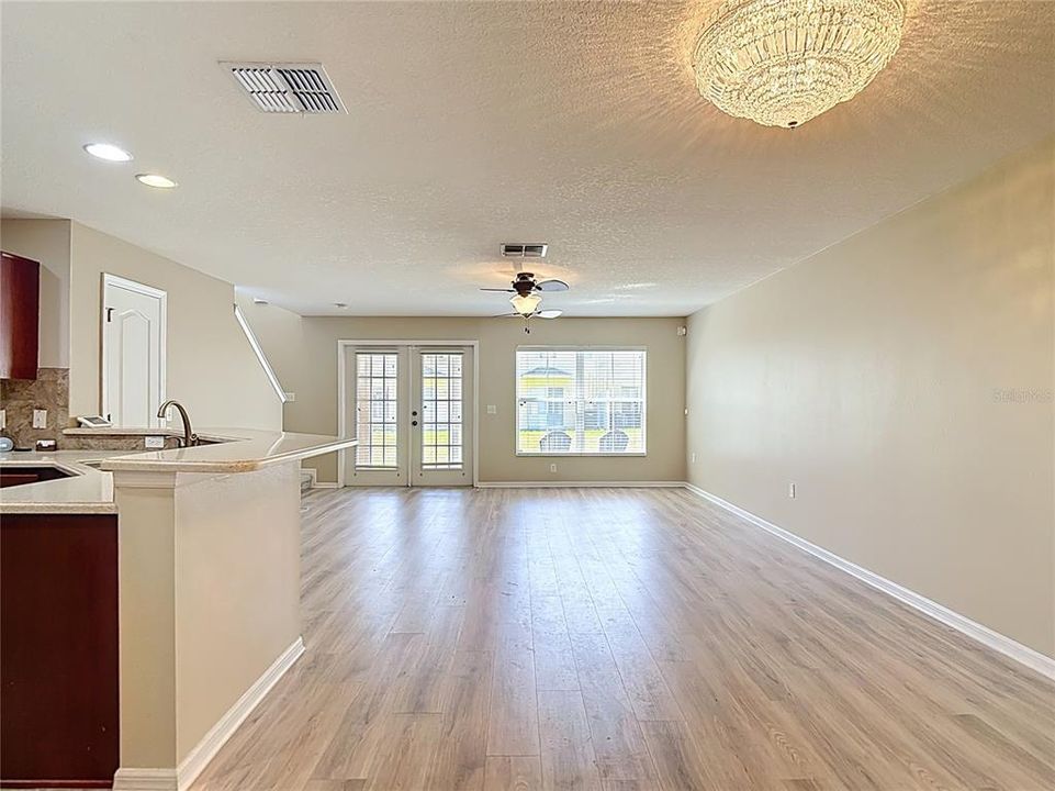 Под контрактом: $209,000 (3 спален, 2 ванн, 1529 Квадратных фут)