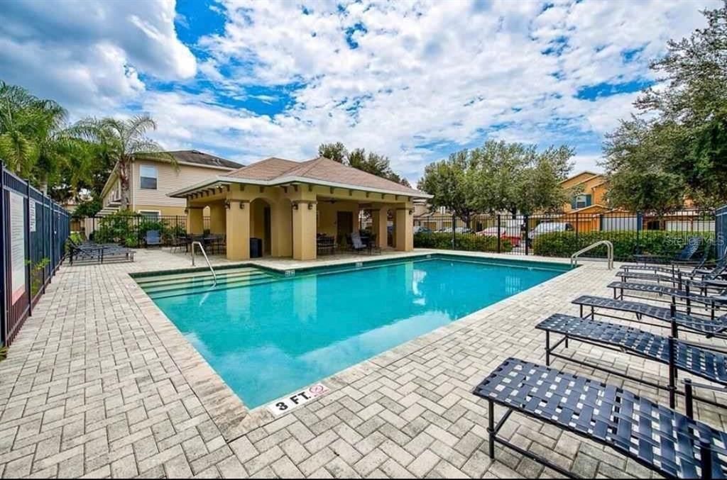 Под контрактом: $209,000 (3 спален, 2 ванн, 1529 Квадратных фут)