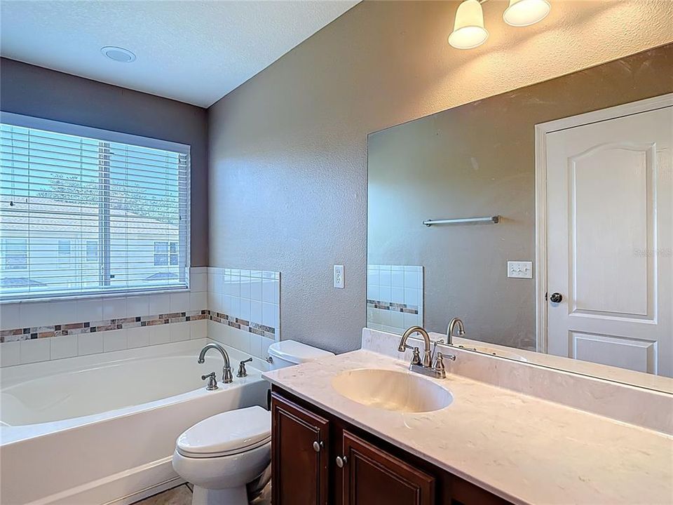 Под контрактом: $209,000 (3 спален, 2 ванн, 1529 Квадратных фут)