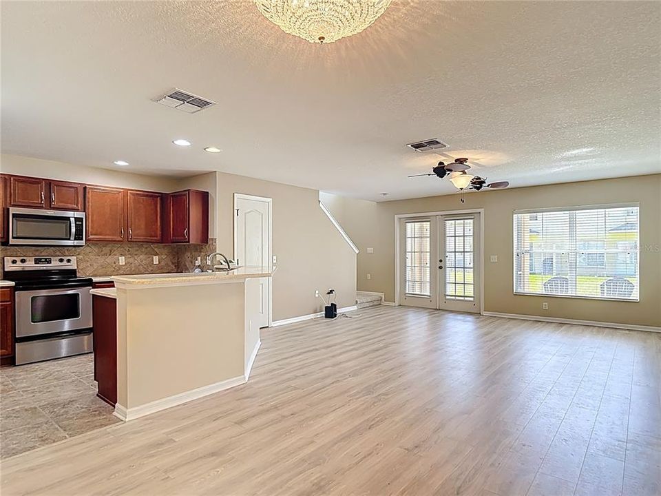 Под контрактом: $209,000 (3 спален, 2 ванн, 1529 Квадратных фут)