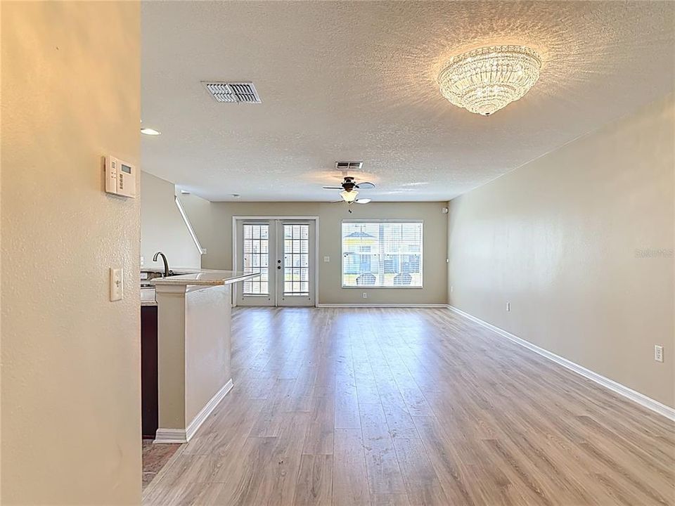 Под контрактом: $209,000 (3 спален, 2 ванн, 1529 Квадратных фут)