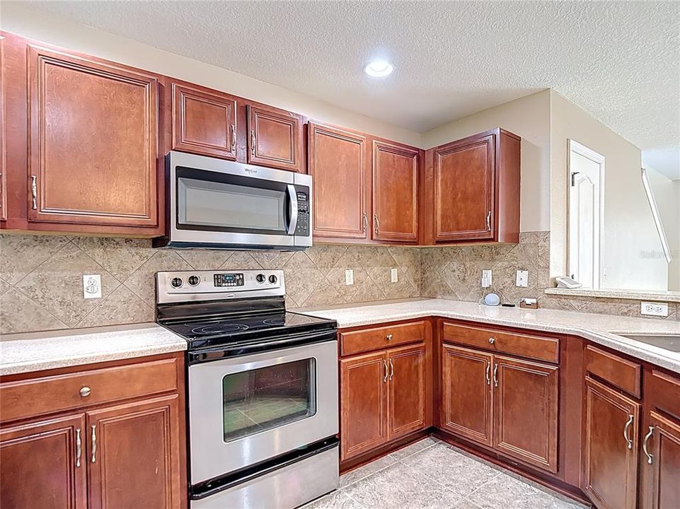 Под контрактом: $209,000 (3 спален, 2 ванн, 1529 Квадратных фут)