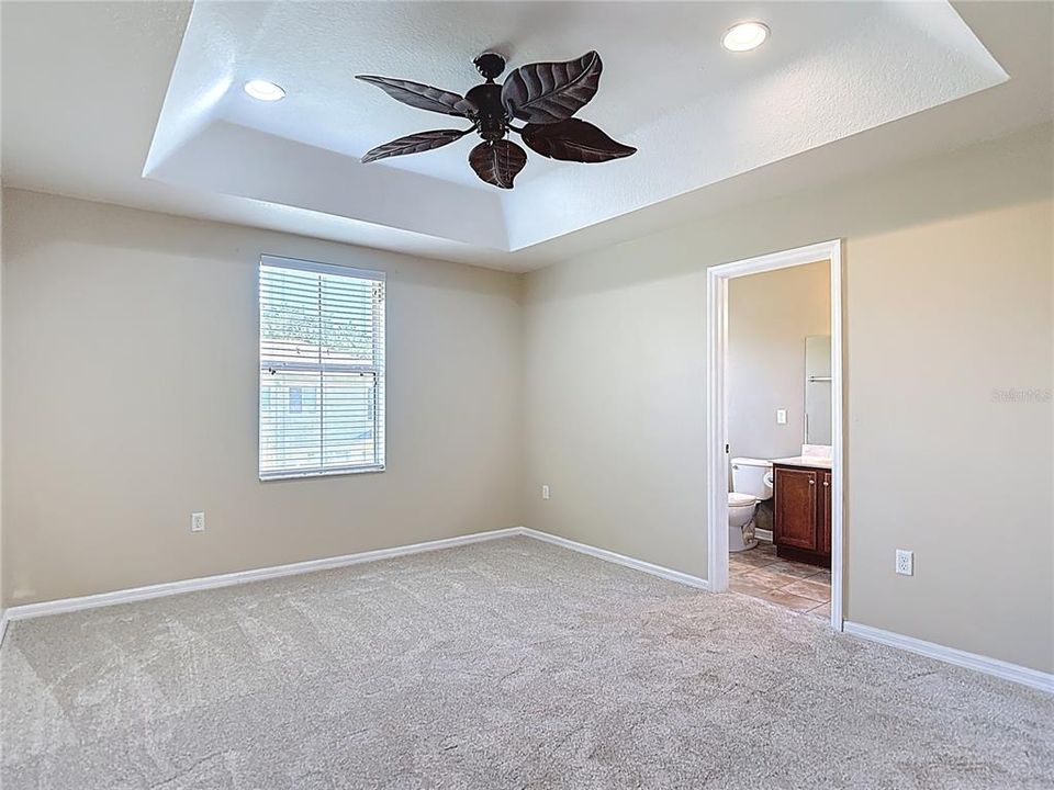 Под контрактом: $209,000 (3 спален, 2 ванн, 1529 Квадратных фут)