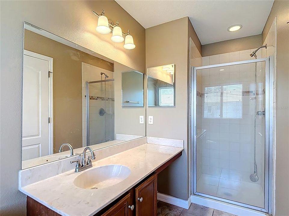 Под контрактом: $209,000 (3 спален, 2 ванн, 1529 Квадратных фут)