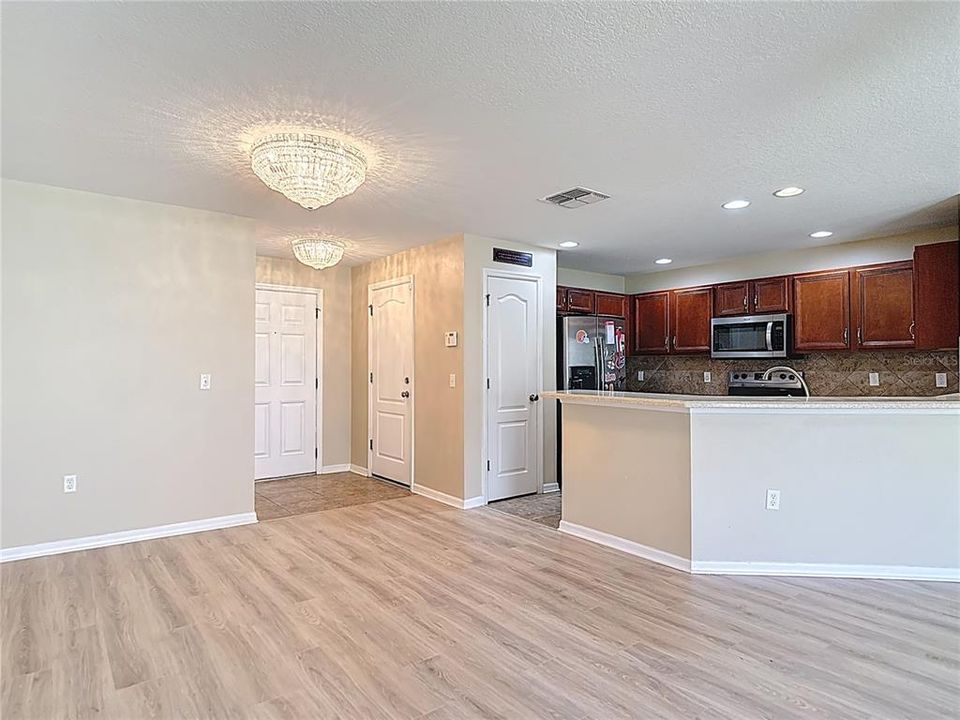 Под контрактом: $209,000 (3 спален, 2 ванн, 1529 Квадратных фут)