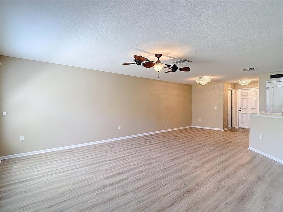 Под контрактом: $209,000 (3 спален, 2 ванн, 1529 Квадратных фут)