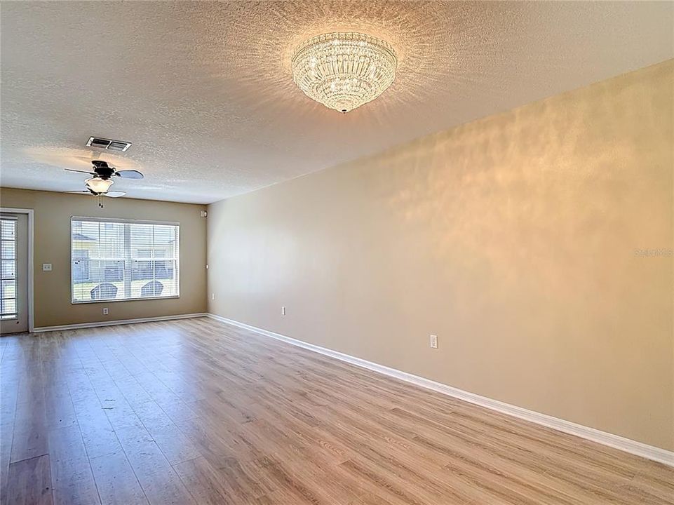 Под контрактом: $209,000 (3 спален, 2 ванн, 1529 Квадратных фут)