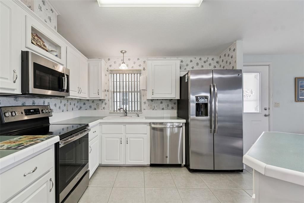 For Sale: $270,000 (2 beds, 2 baths, 1210 Square Feet)