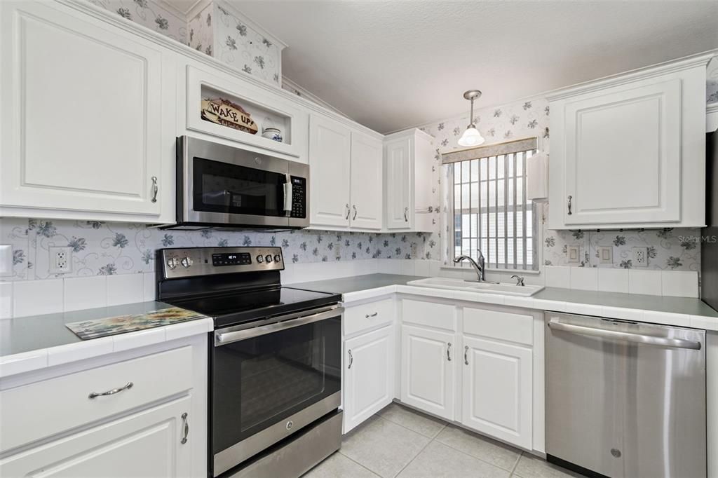 For Sale: $270,000 (2 beds, 2 baths, 1210 Square Feet)