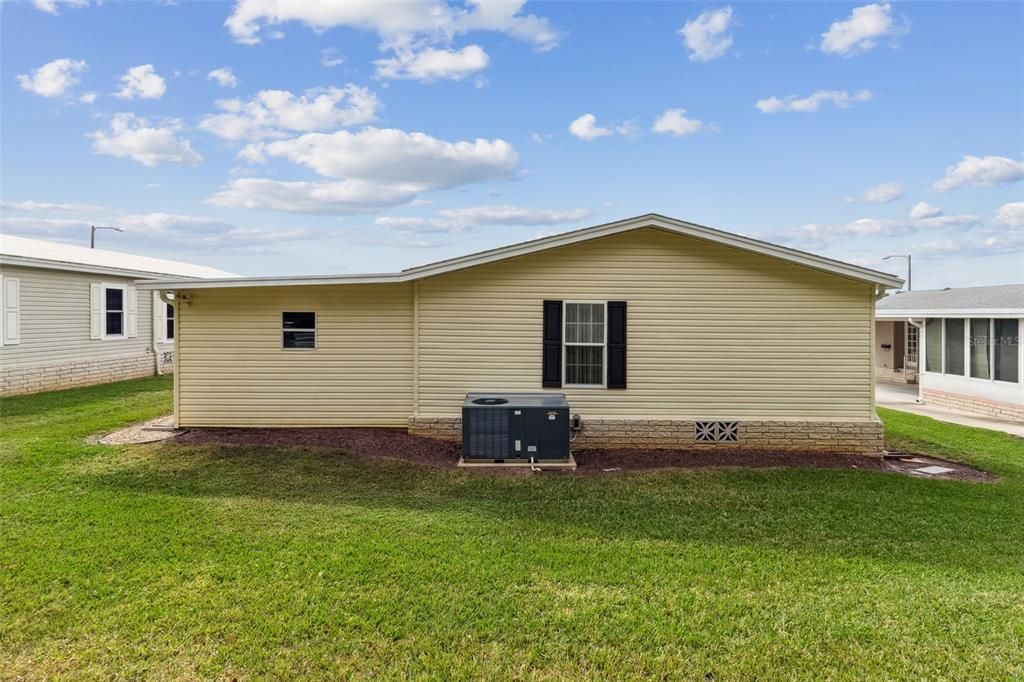 For Sale: $270,000 (2 beds, 2 baths, 1210 Square Feet)