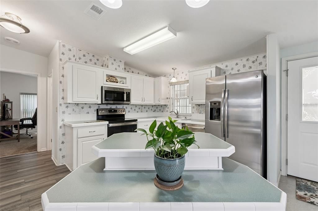 For Sale: $270,000 (2 beds, 2 baths, 1210 Square Feet)