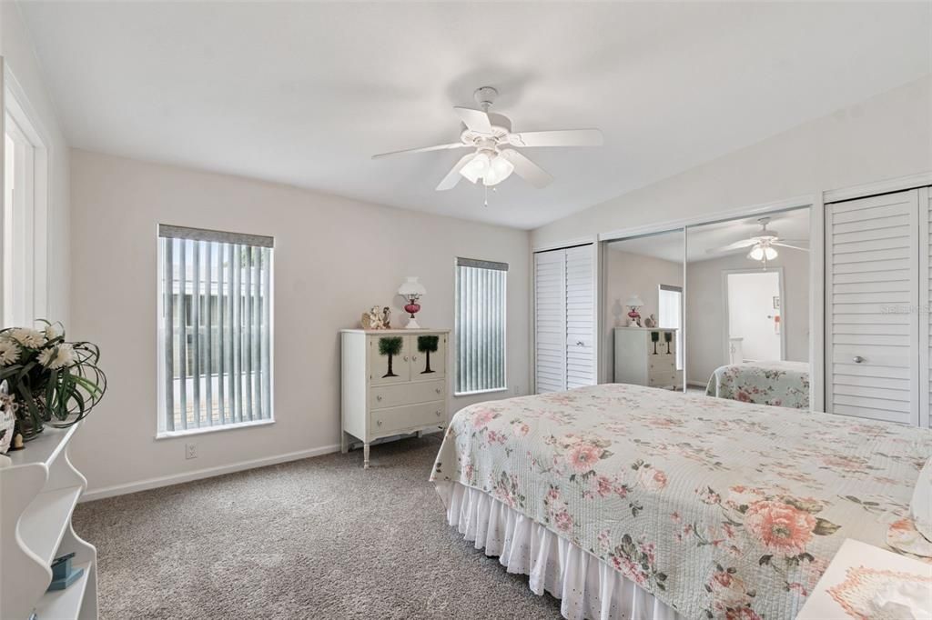 For Sale: $270,000 (2 beds, 2 baths, 1210 Square Feet)