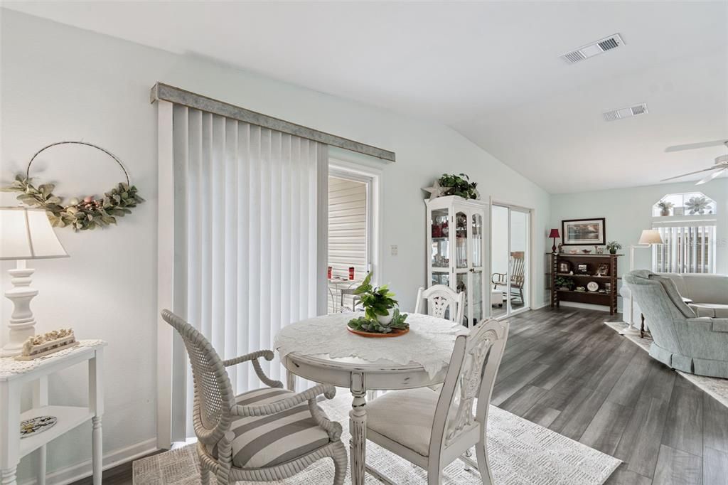 For Sale: $270,000 (2 beds, 2 baths, 1210 Square Feet)