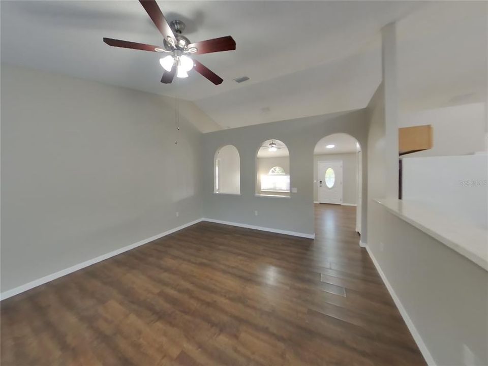 For Rent: $1,669 (3 beds, 2 baths, 2047 Square Feet)