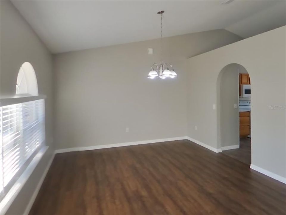 For Rent: $1,669 (3 beds, 2 baths, 2047 Square Feet)