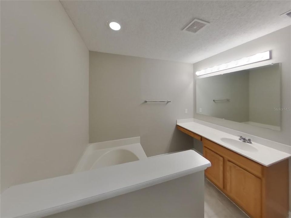 For Rent: $1,669 (3 beds, 2 baths, 2047 Square Feet)