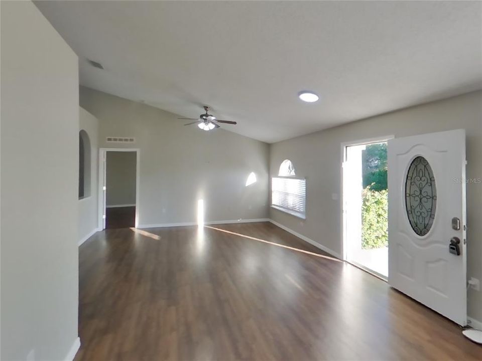 For Rent: $1,669 (3 beds, 2 baths, 2047 Square Feet)