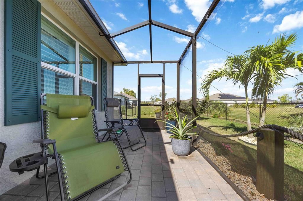 待售: $400,000 (4 贝兹, 2 浴室, 1828 平方英尺)