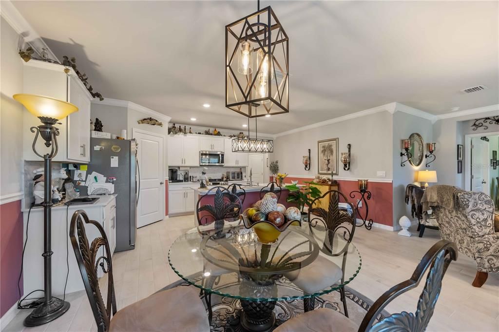 待售: $400,000 (4 贝兹, 2 浴室, 1828 平方英尺)