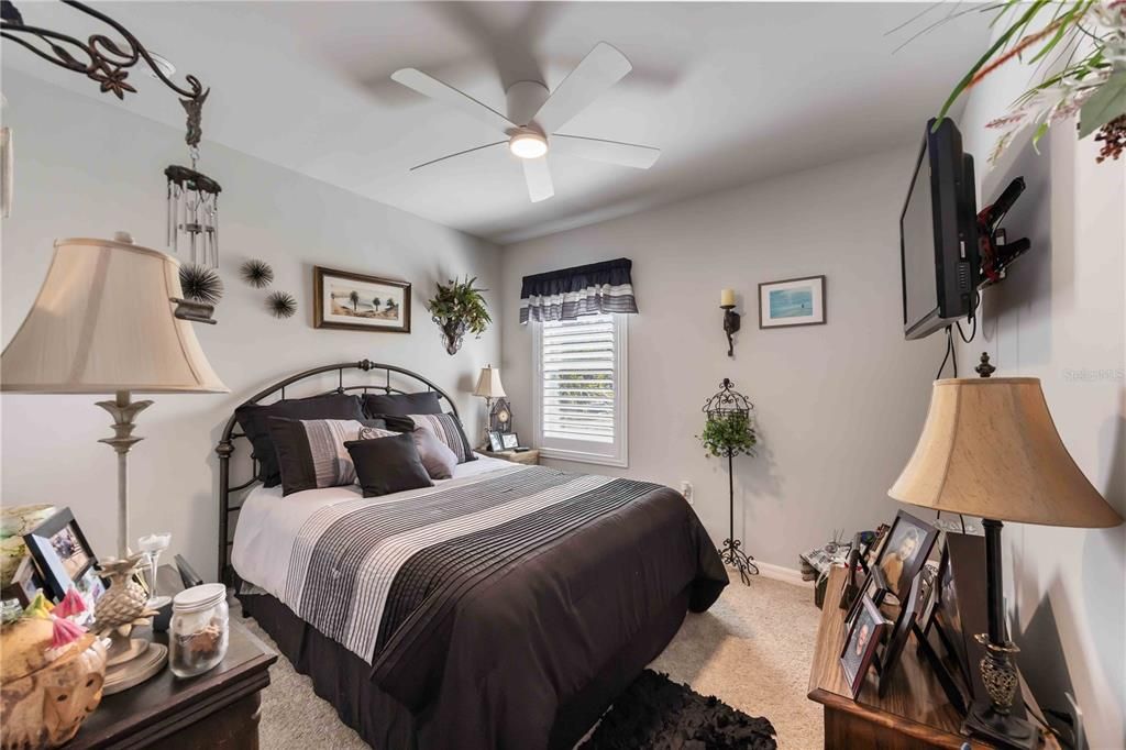 待售: $400,000 (4 贝兹, 2 浴室, 1828 平方英尺)