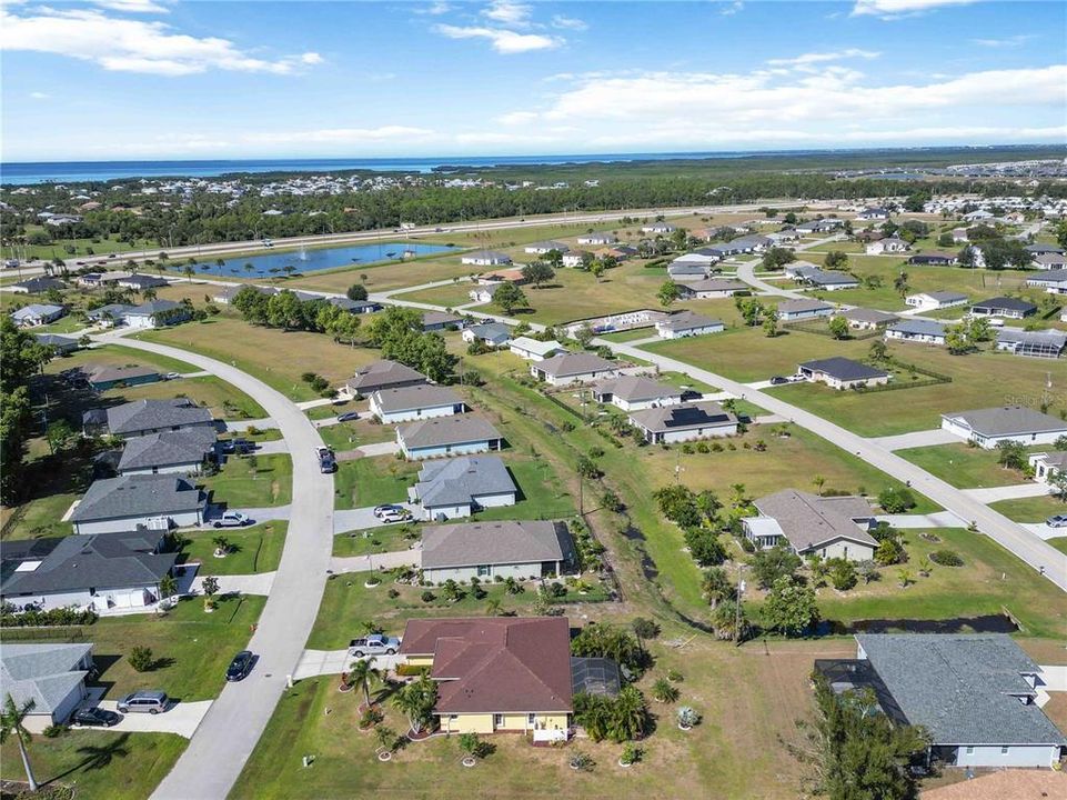 待售: $400,000 (4 贝兹, 2 浴室, 1828 平方英尺)