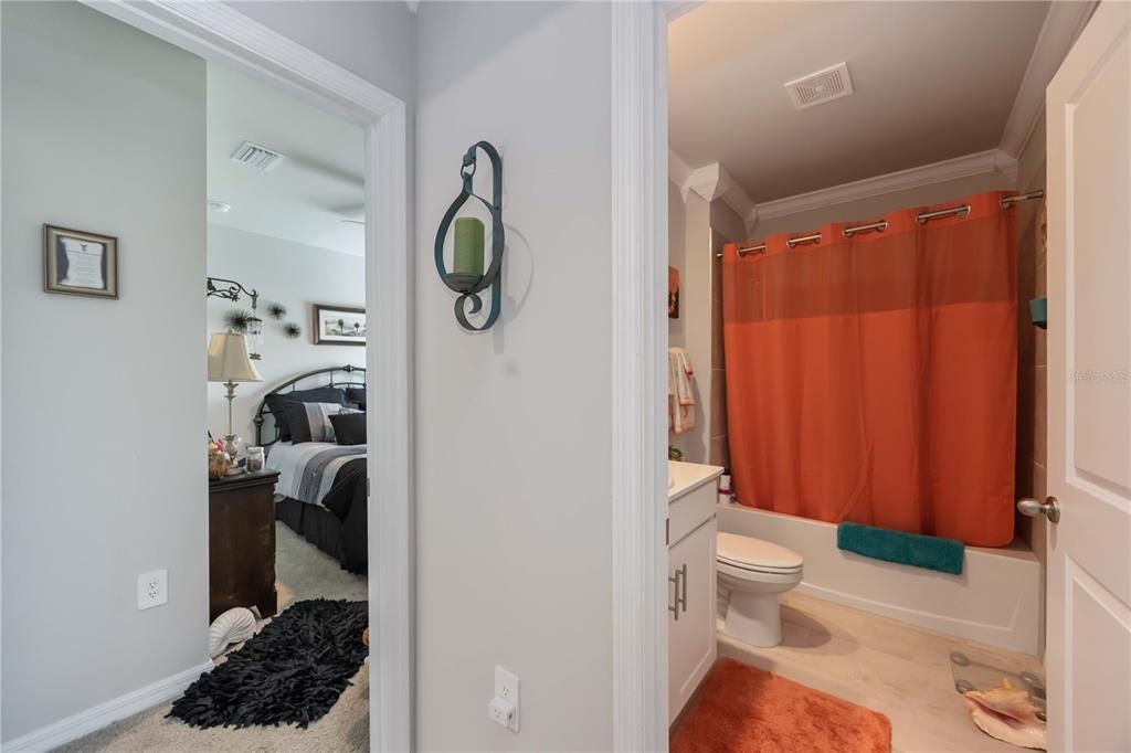 待售: $400,000 (4 贝兹, 2 浴室, 1828 平方英尺)