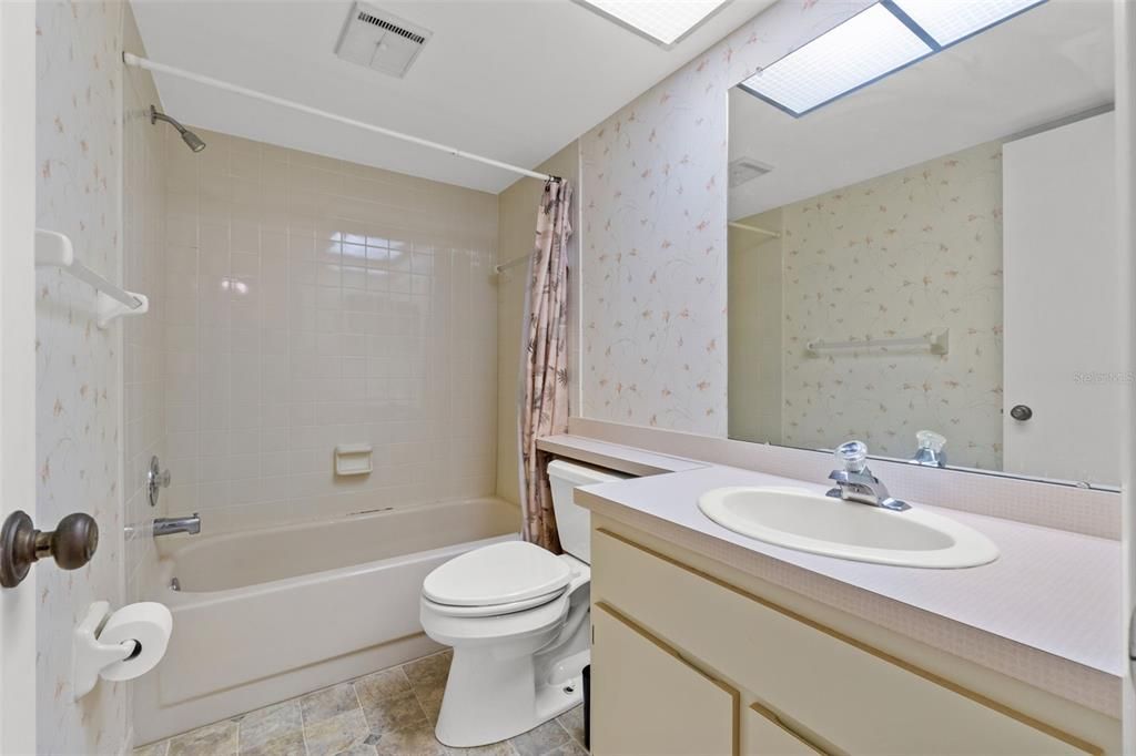 На продажу: $175,000 (2 спален, 2 ванн, 1025 Квадратных фут)