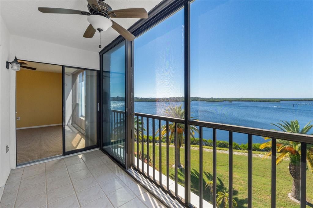 На продажу: $175,000 (2 спален, 2 ванн, 1025 Квадратных фут)