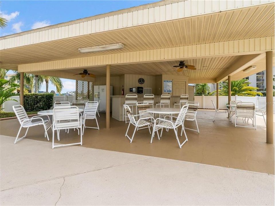 На продажу: $175,000 (2 спален, 2 ванн, 1025 Квадратных фут)