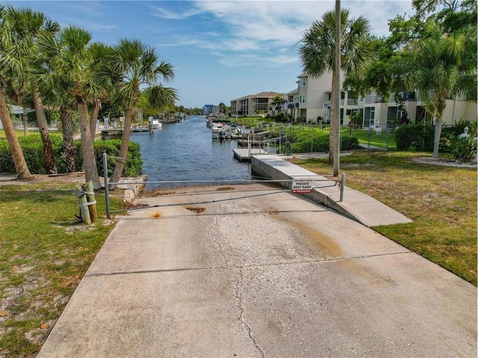 На продажу: $175,000 (2 спален, 2 ванн, 1025 Квадратных фут)