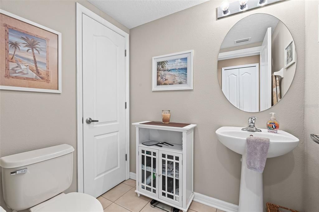 待售: $245,000 (3 贝兹, 2 浴室, 1396 平方英尺)