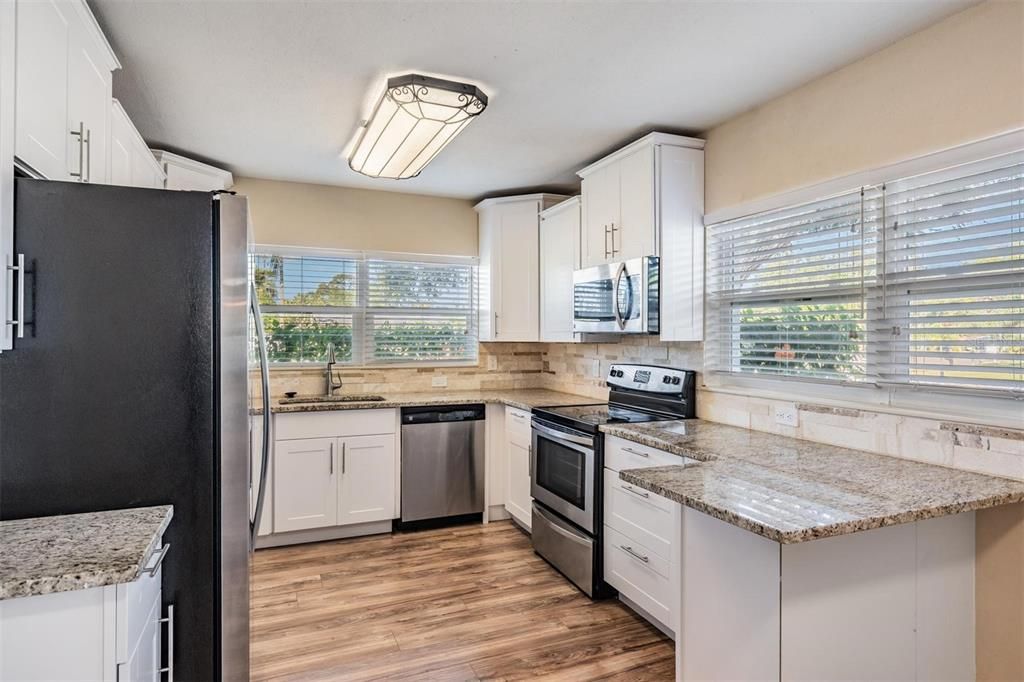 En Venta: $425,000 (4 camas, 2 baños, 1611 Pies cuadrados)