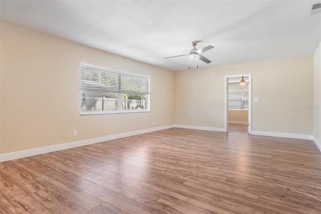 En Venta: $425,000 (4 camas, 2 baños, 1611 Pies cuadrados)