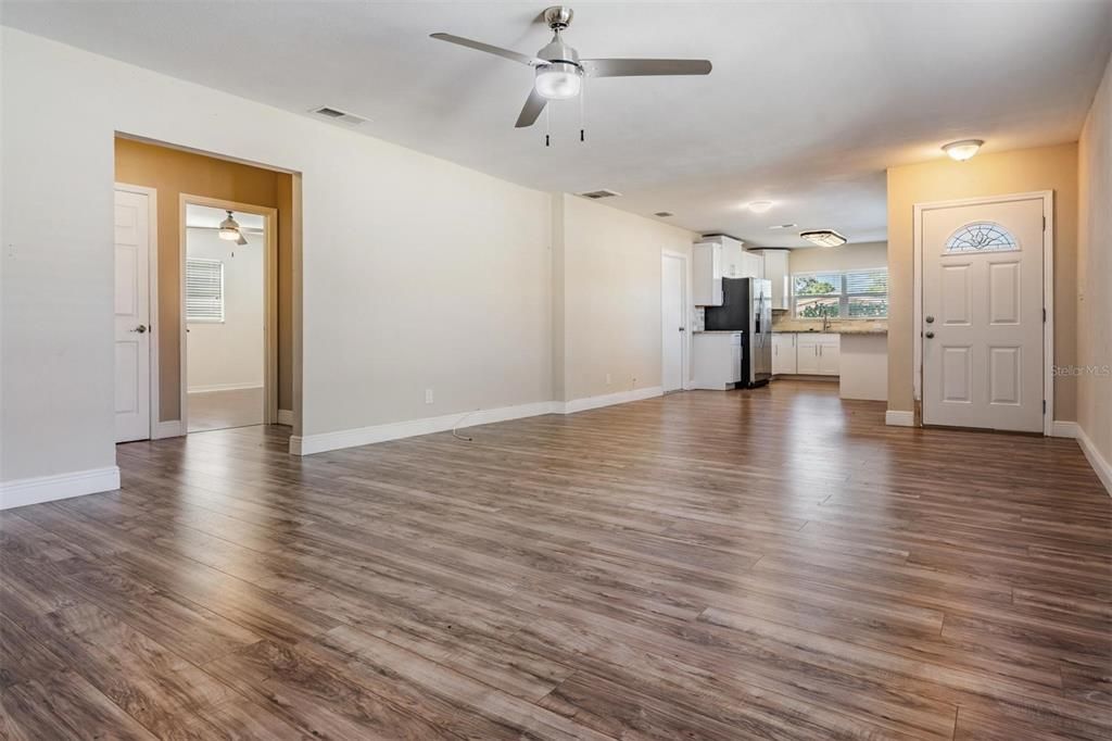 En Venta: $425,000 (4 camas, 2 baños, 1611 Pies cuadrados)