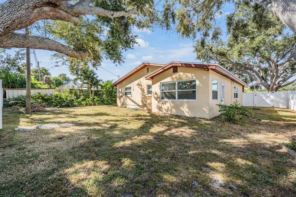 En Venta: $425,000 (4 camas, 2 baños, 1611 Pies cuadrados)