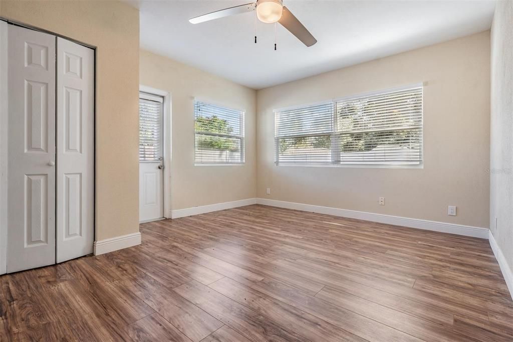 En Venta: $425,000 (4 camas, 2 baños, 1611 Pies cuadrados)