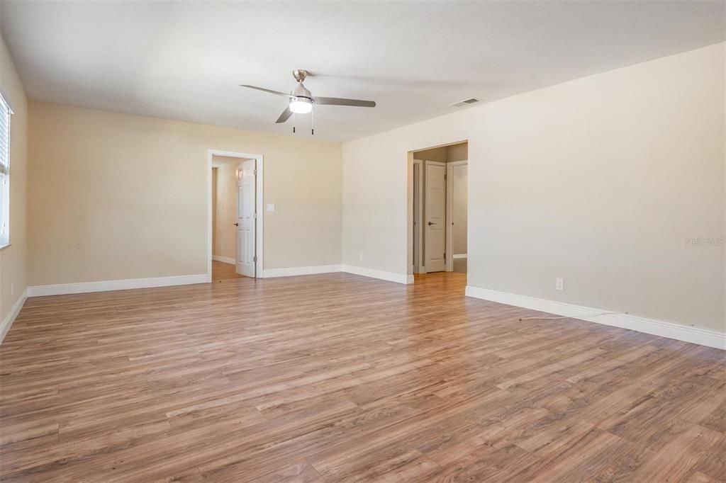 En Venta: $425,000 (4 camas, 2 baños, 1611 Pies cuadrados)