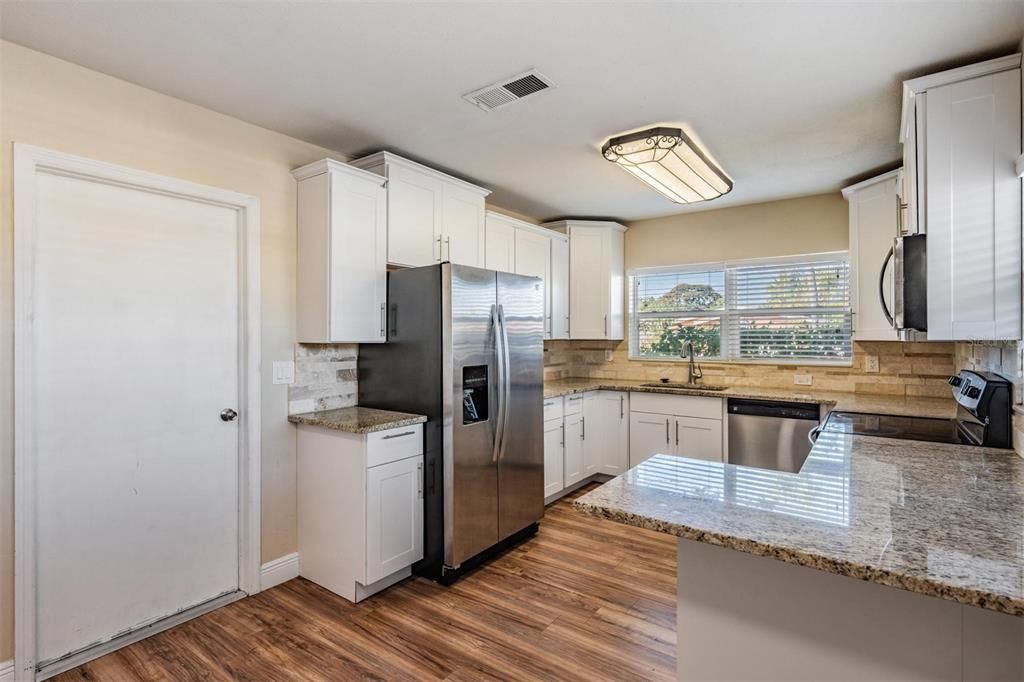 En Venta: $425,000 (4 camas, 2 baños, 1611 Pies cuadrados)