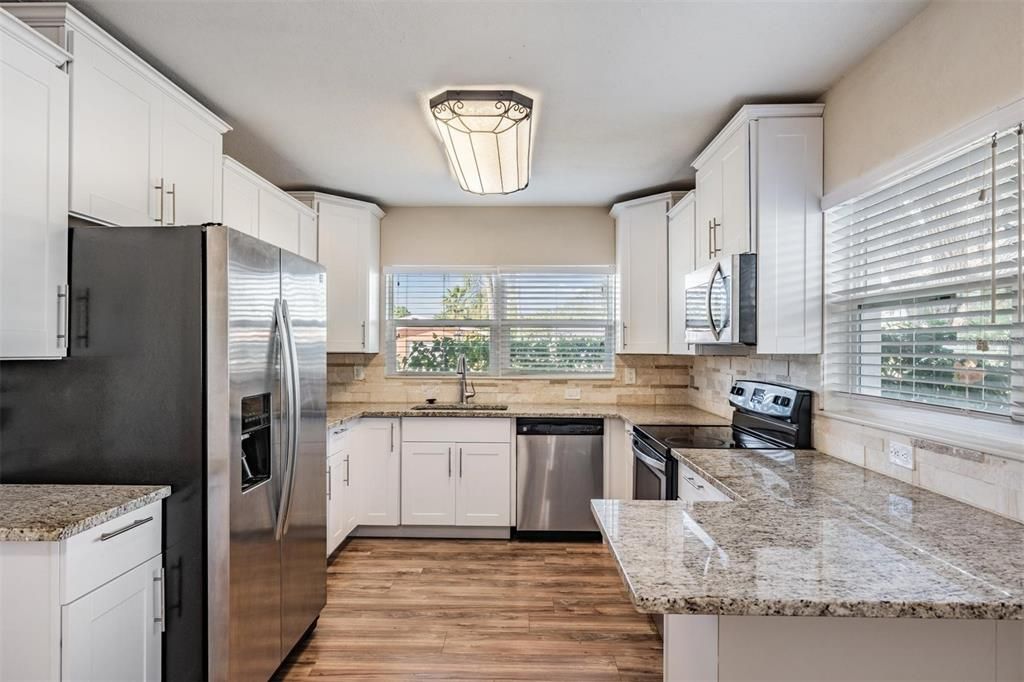 En Venta: $425,000 (4 camas, 2 baños, 1611 Pies cuadrados)