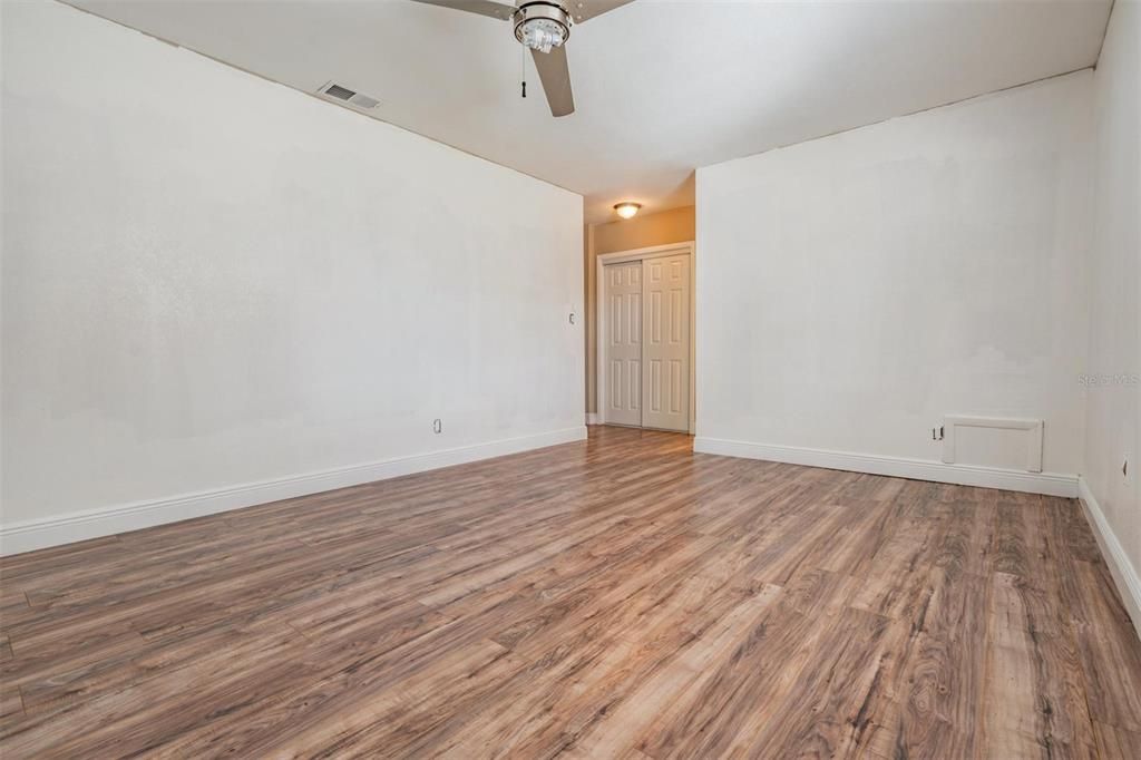 En Venta: $425,000 (4 camas, 2 baños, 1611 Pies cuadrados)