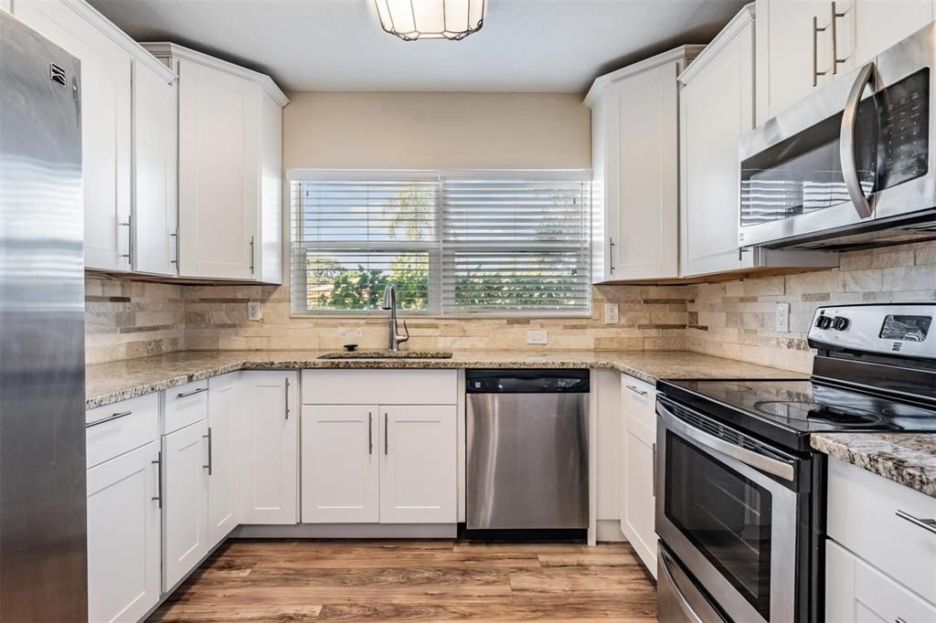 En Venta: $425,000 (4 camas, 2 baños, 1611 Pies cuadrados)