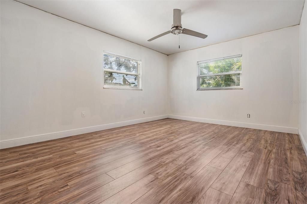 En Venta: $425,000 (4 camas, 2 baños, 1611 Pies cuadrados)