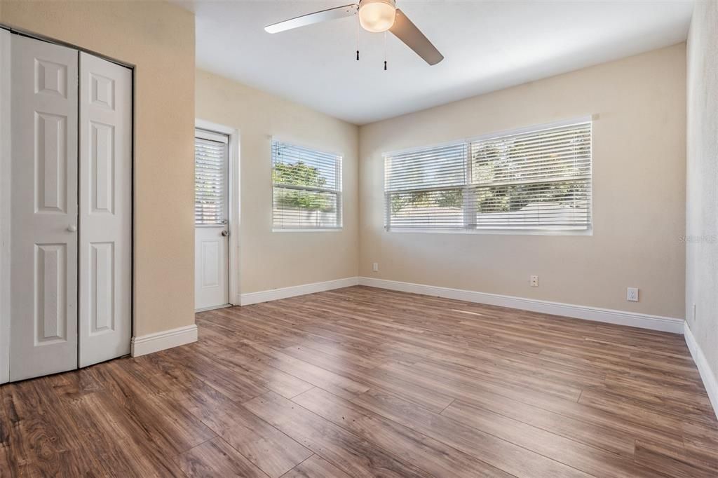 En Venta: $425,000 (4 camas, 2 baños, 1611 Pies cuadrados)