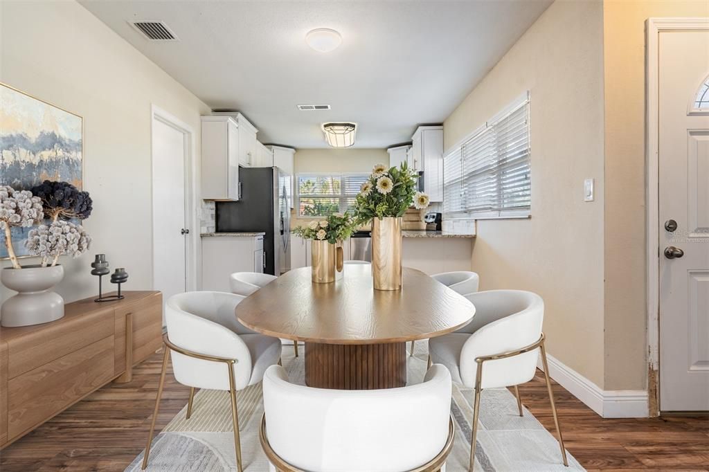 En Venta: $425,000 (4 camas, 2 baños, 1611 Pies cuadrados)